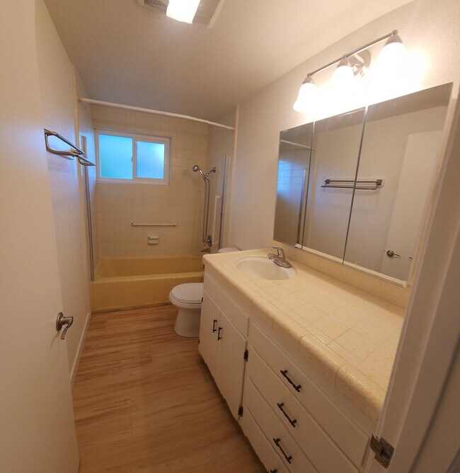 Building Photo - Cuesta By the sea cottage for Rent! Close ...