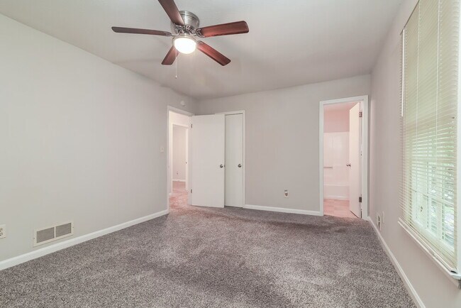 Building Photo - 3797 Kathryn Dr SW