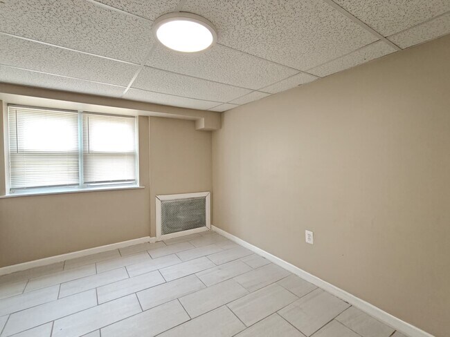 Building Photo - 6766 Blakemore St