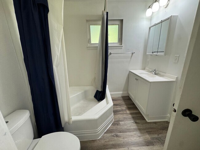 Building Photo - Large Moline Home with 3-Car Garage, Privacy, and Plenty of Space