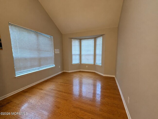 Building Photo - 222 Hidden Lake Dr
