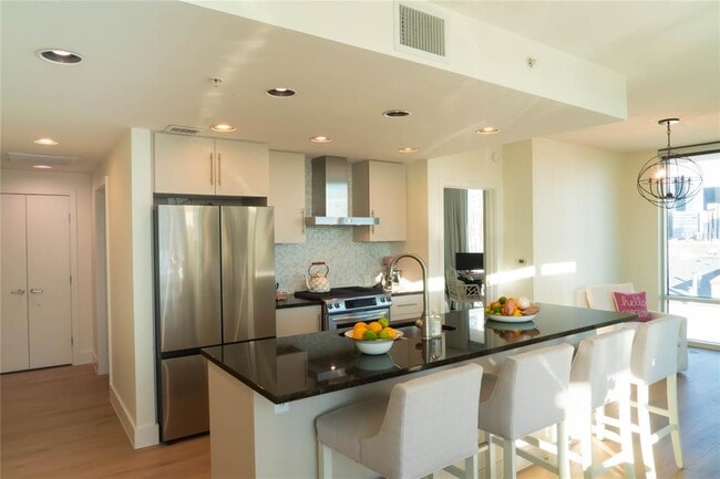 Building Photo - 300 Bowie St