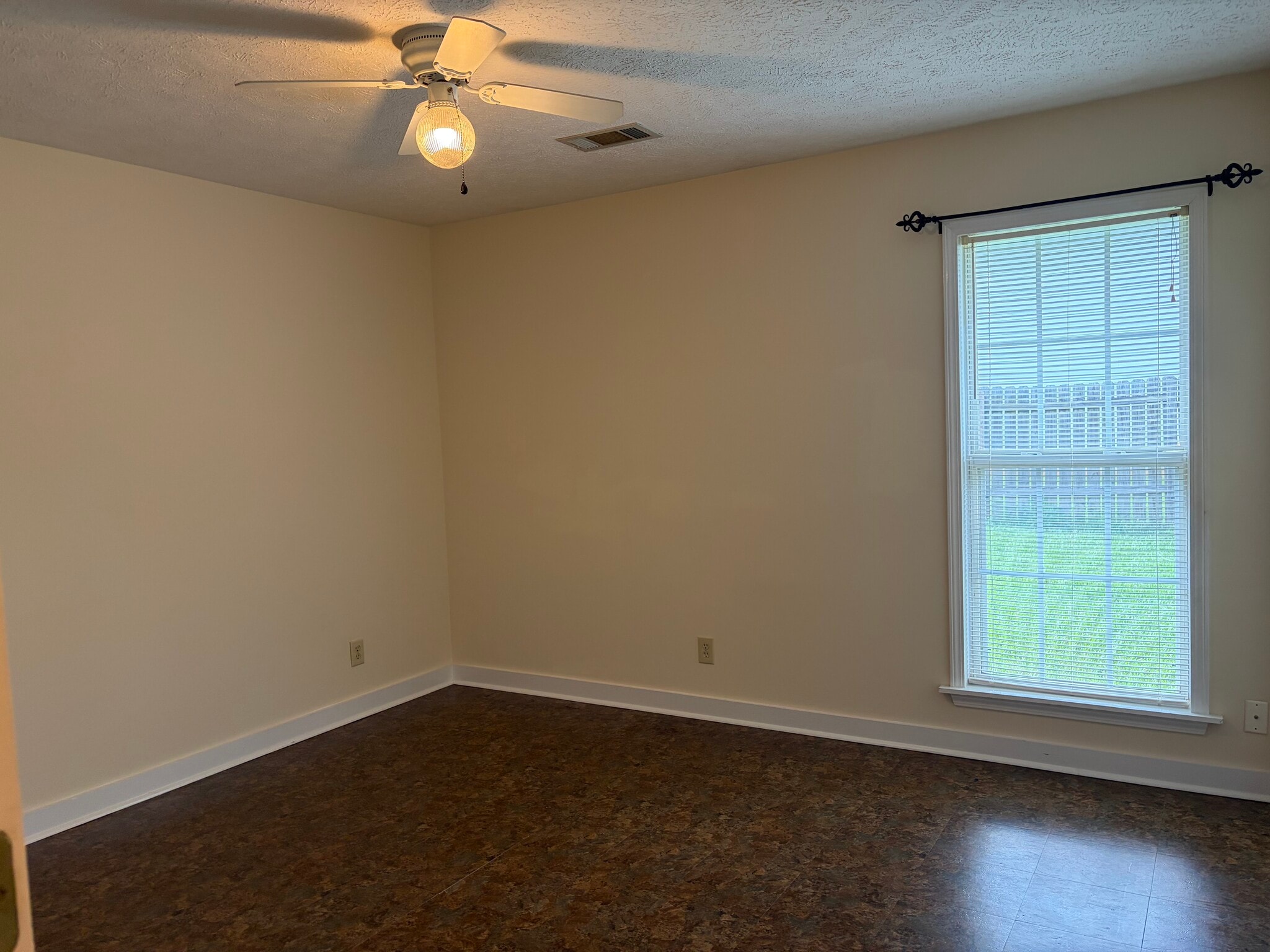 Building Photo - 31 Cottage Ln