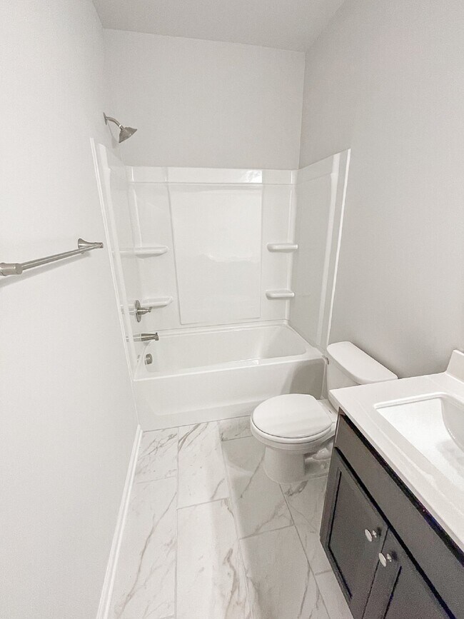 Building Photo - 4624 Silver Oak Dr SW