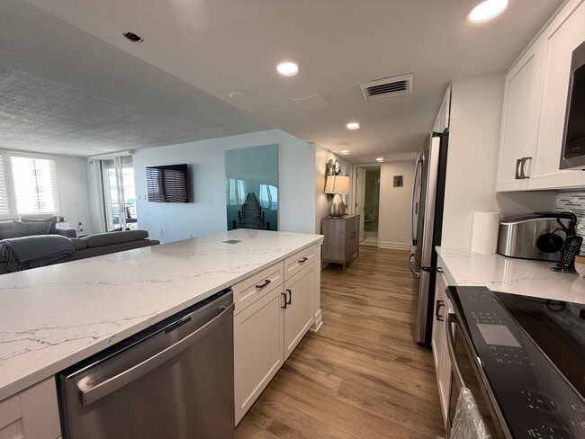 Building Photo - Stunning Atlantic Ocean view 1bedroom 1 bathroom condo