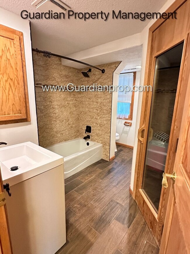Building Photo - South West Bloomington Single Family Home,...