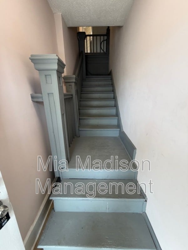 Building Photo - 513 W 35th St