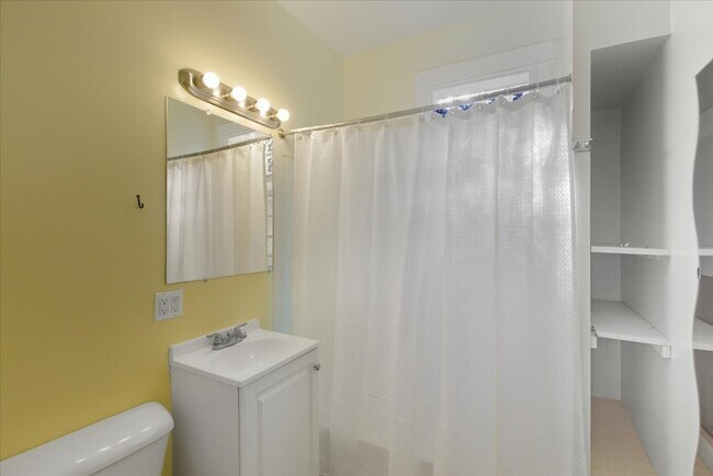 Building Photo - 3107 N Bernard St