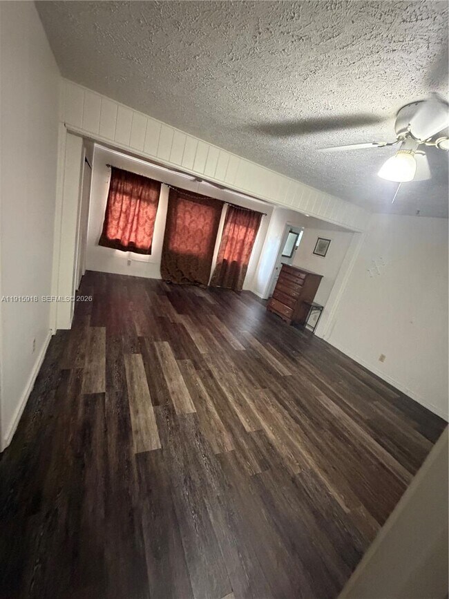 Building Photo - 3900 W 17th St