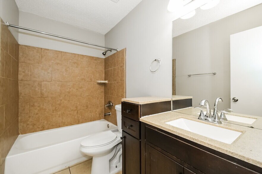 Building Photo - 1834 Manitoba Ct N