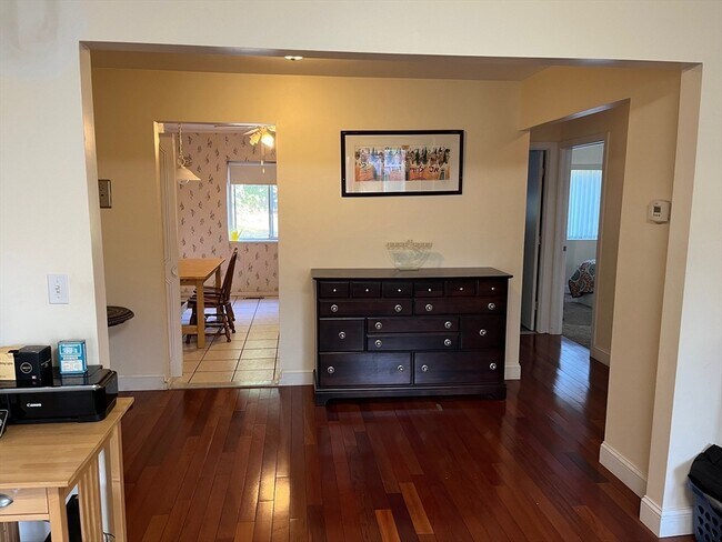 Building Photo - 49 Bayberry Dr