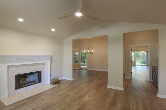 Building Photo - Beautifully Remodeled 4 Bedroom Home!