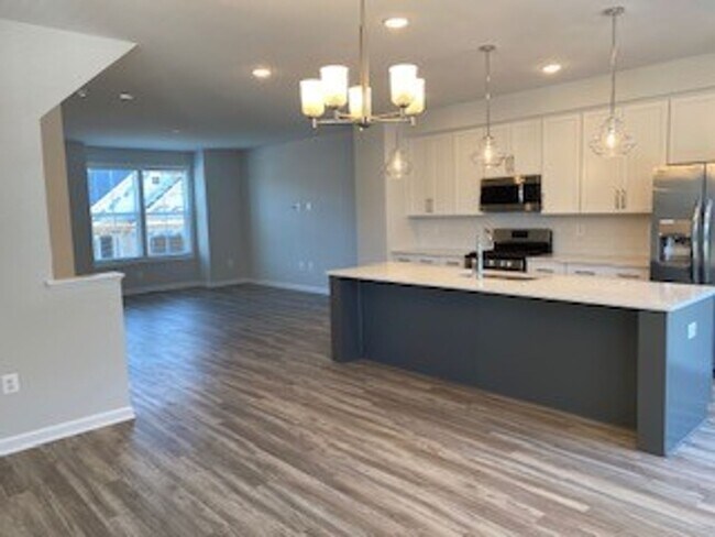 Building Photo - Townhome in Avinity Estates
