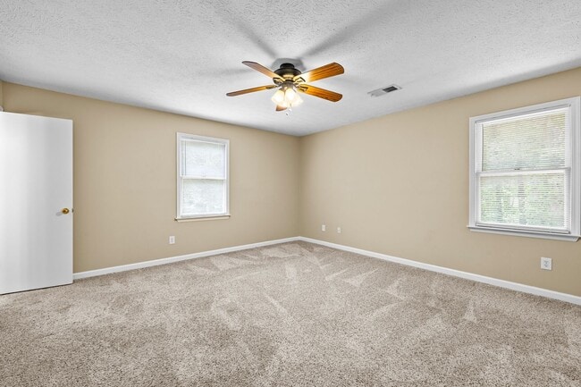 Building Photo - Immaculate 4BR Home with In Law Suite in Prime Location