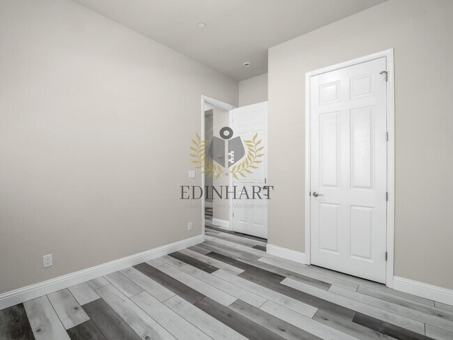 Building Photo - 1026 E Carnoustie Ave