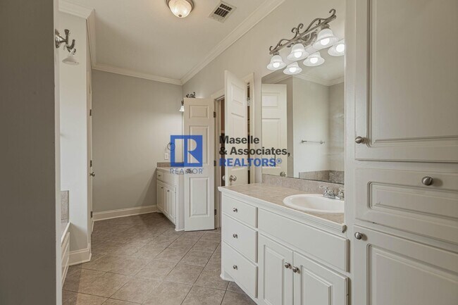 Building Photo - 3 Bed/2 Bath Home in Madison in Devlin Spr...