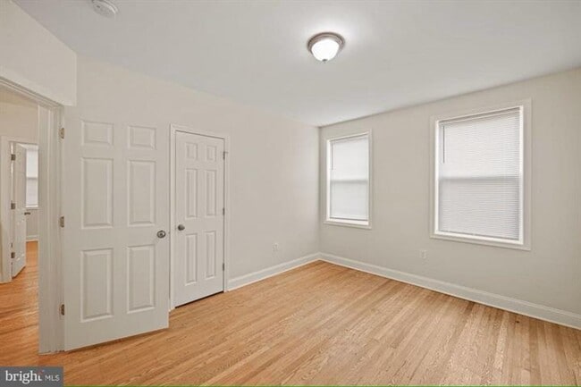 Building Photo - Available Now- Beautiful 3 Bedroom, 2 Bath...