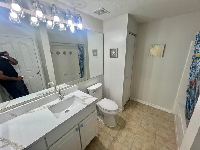 Building Photo - 9857 Baywinds Blvd