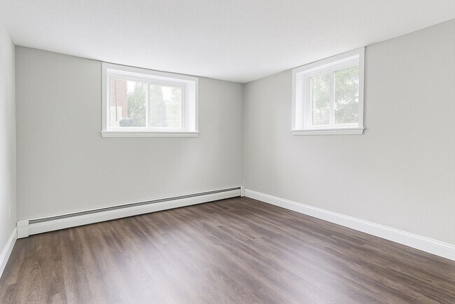 Building Photo - 8 Bryon Rd