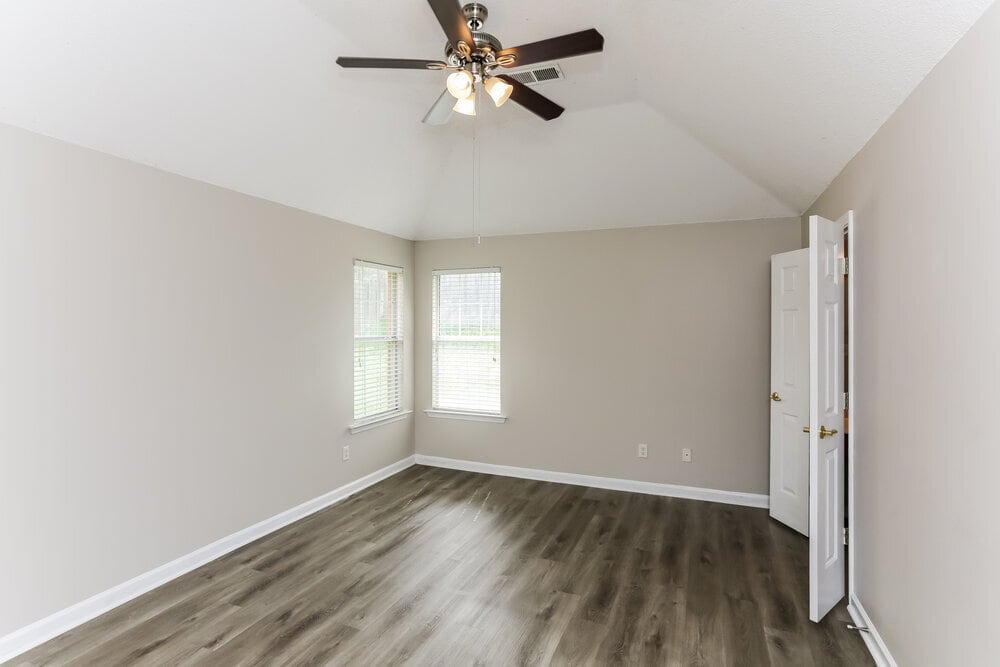 Building Photo - 1142 Red Fern Cir W