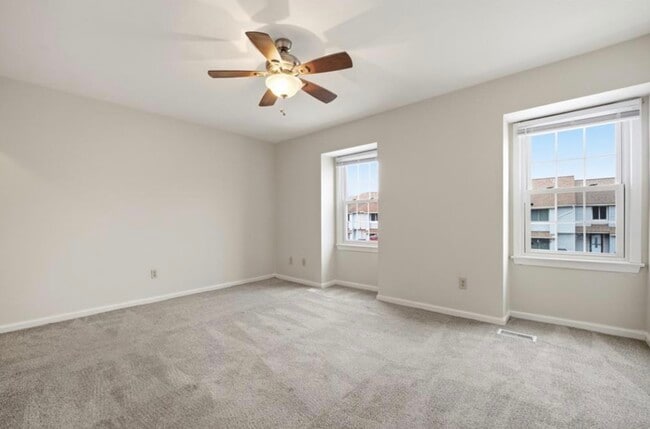 Building Photo - 5531 Old Guard Crescent