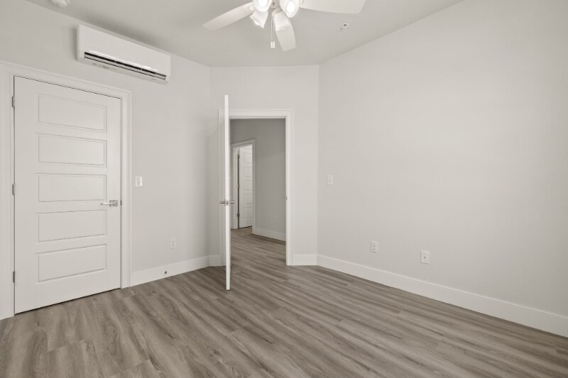 Building Photo - 14985 Sunset Eve Lp