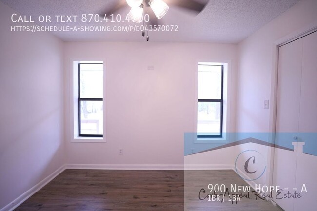 Building Photo - Move in special $600!!  Beautifully renova...