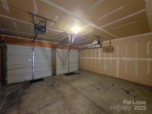 Building Photo - 3000 Old Ironside Dr