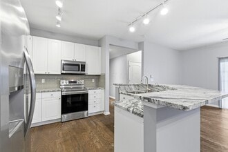 Building Photo - 7728 S Essex Gate Dr