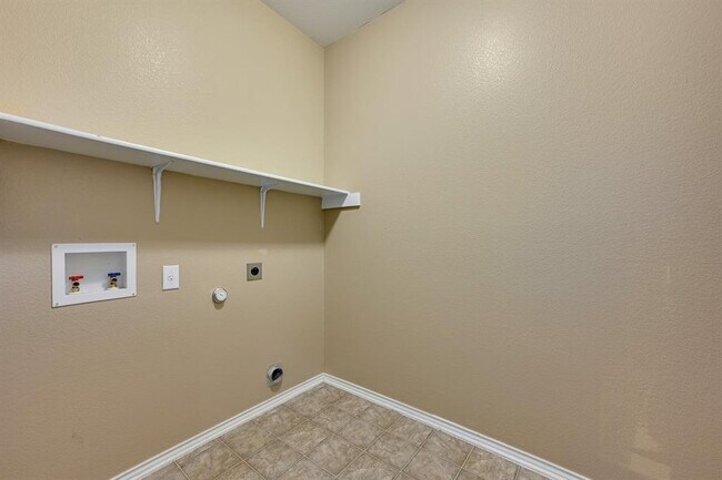 Building Photo - 1029 Hyde Park Dr