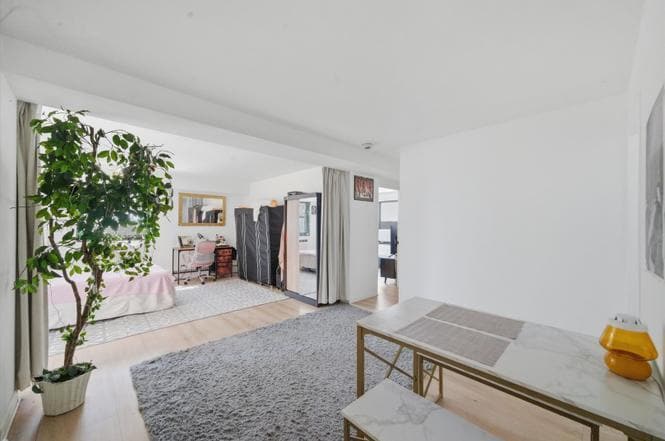 Building Photo - 6030 N Sheridan Rd