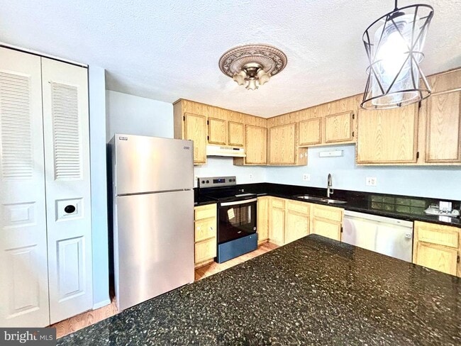 Building Photo - 6226 Hillside Rd