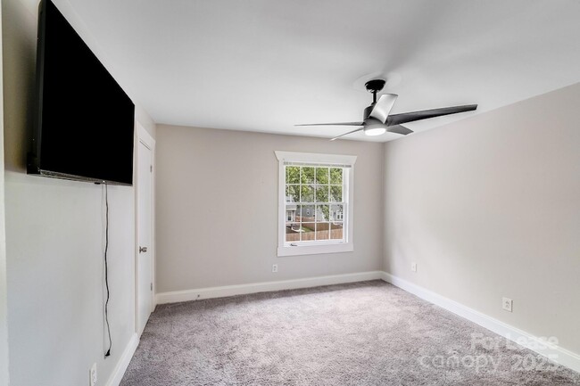 Building Photo - 638 Chipley Ave