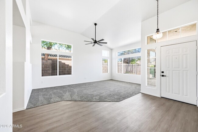 Building Photo - 1540 E San Remo Ave