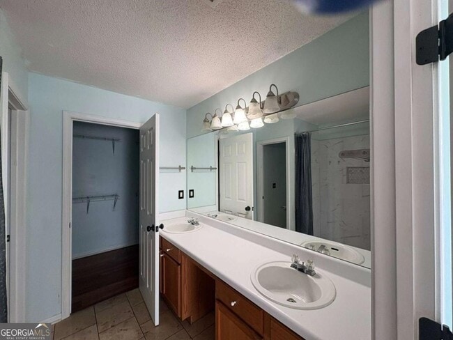 Building Photo - 1607 Heyford Cir NW