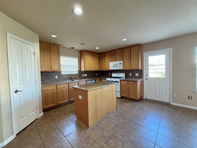Building Photo - 246 Golden Grain Dr