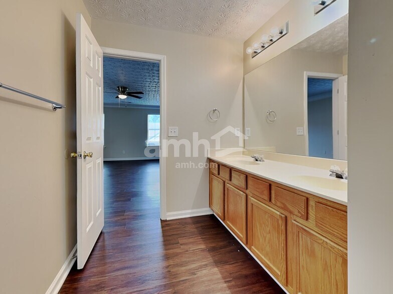 Building Photo - 3215 Deer Valley Dr NW