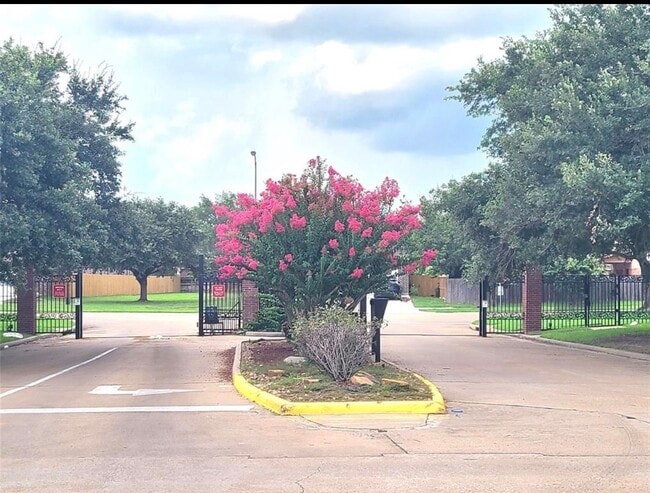 Building Photo - 3311 Whitebud Dr