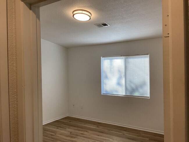 Building Photo - 1450 La Jolla Way