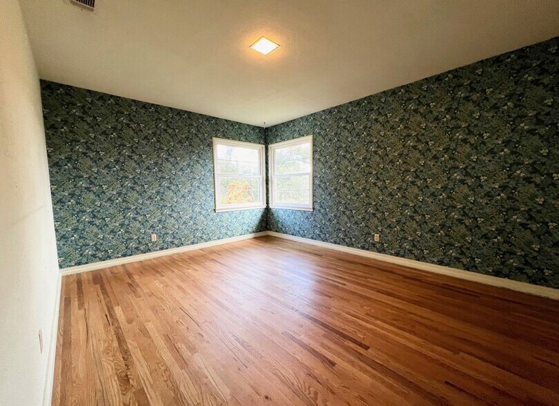 Building Photo - 15 Hillcrest Dr