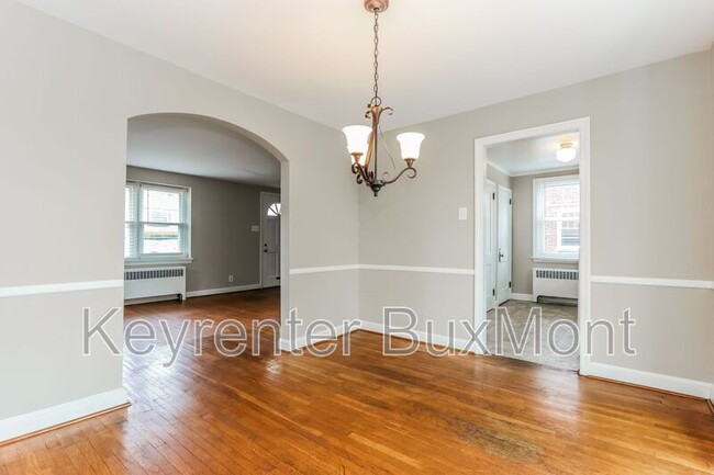 Building Photo - 2032 Jenkintown Rd