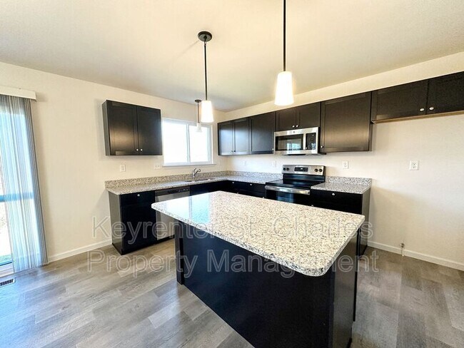 Building Photo - 350 Hammerstone Dr