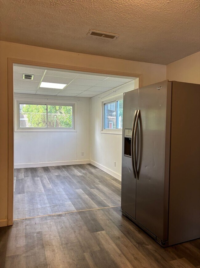 Building Photo - Charming single family home on a cul-de-sac that accepts vouchers