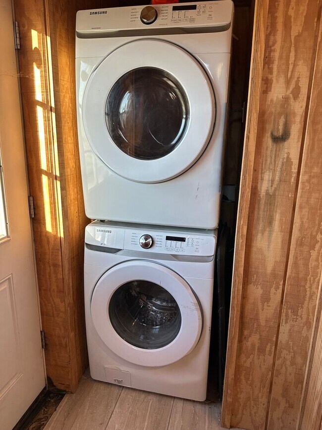 Building Photo - Blu Dot Farm 3