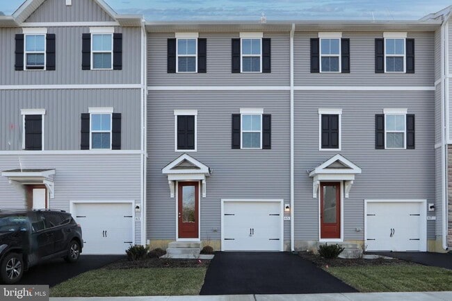 Building Photo - 65 Basswood St