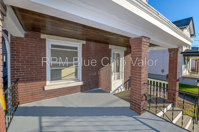 Building Photo - 5214 Warren Ave