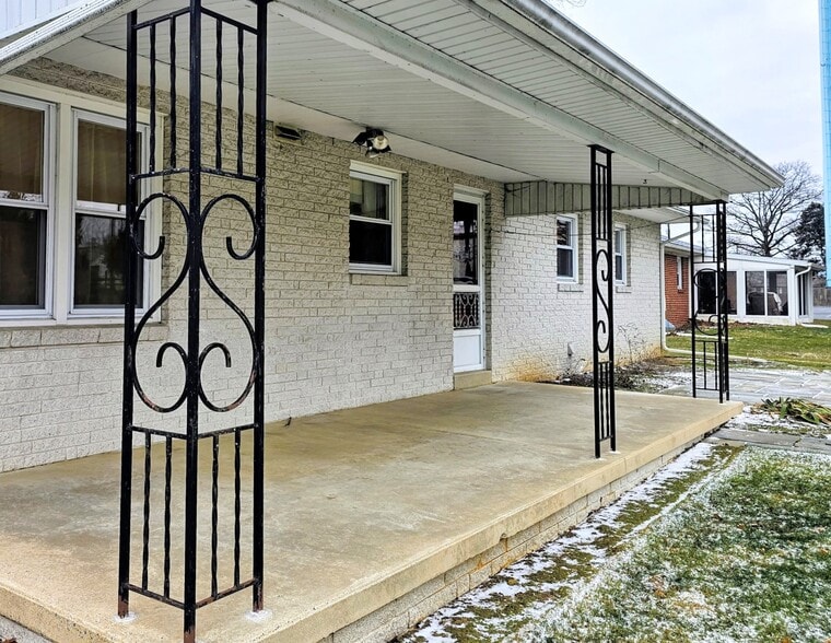 Building Photo - 3 Hillcrest Ave