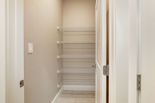 Building Photo - 2211 Farougi Ct