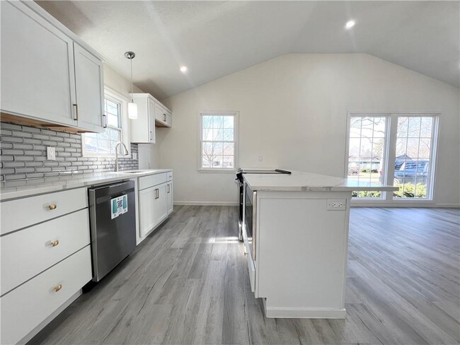 Building Photo - 7139 Conser