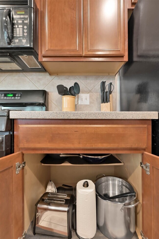 Building Photo - 15 Aquiline Oaks Pl